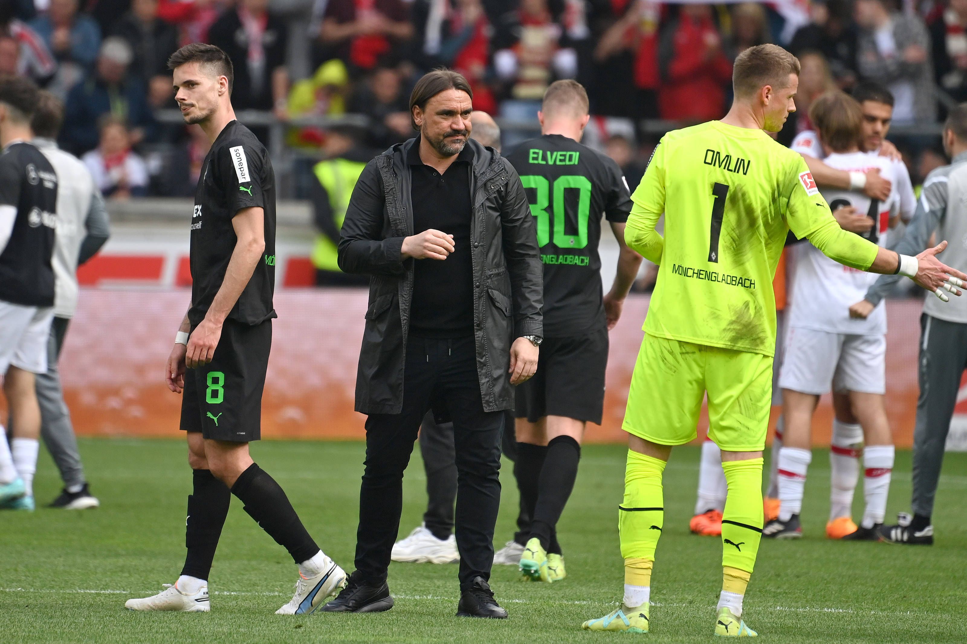 Gladbachs Julian Weigl, Daniel Farke und Jonas Omlin.