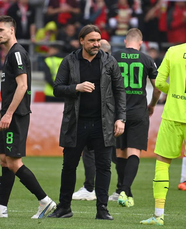 Gladbachs Julian Weigl, Daniel Farke und Jonas Omlin.