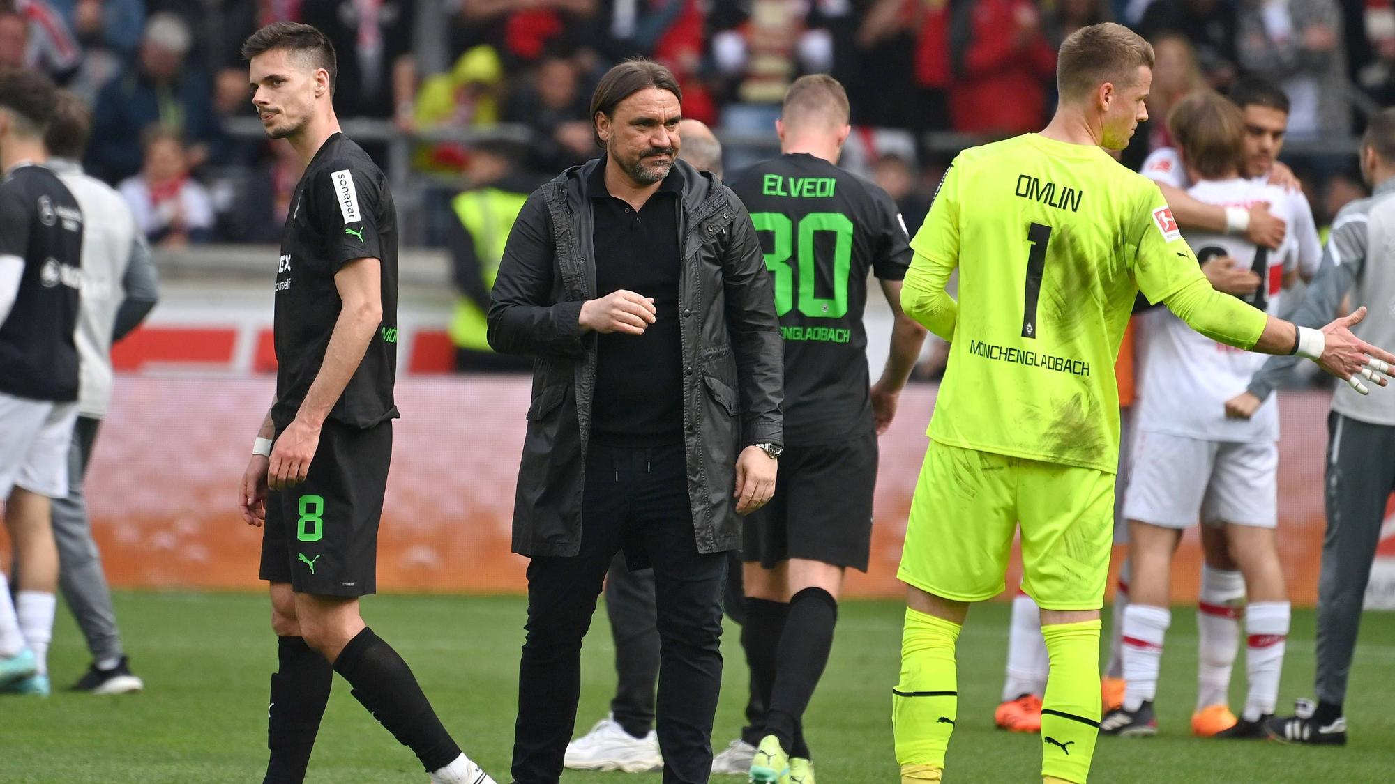 Gladbachs Julian Weigl, Daniel Farke und Jonas Omlin.