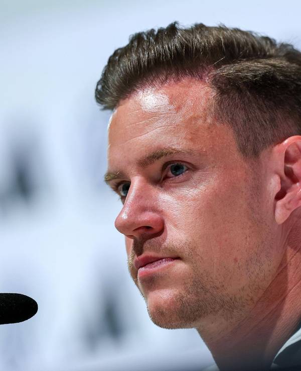Marc-André ter Stegen am Mikrofon.