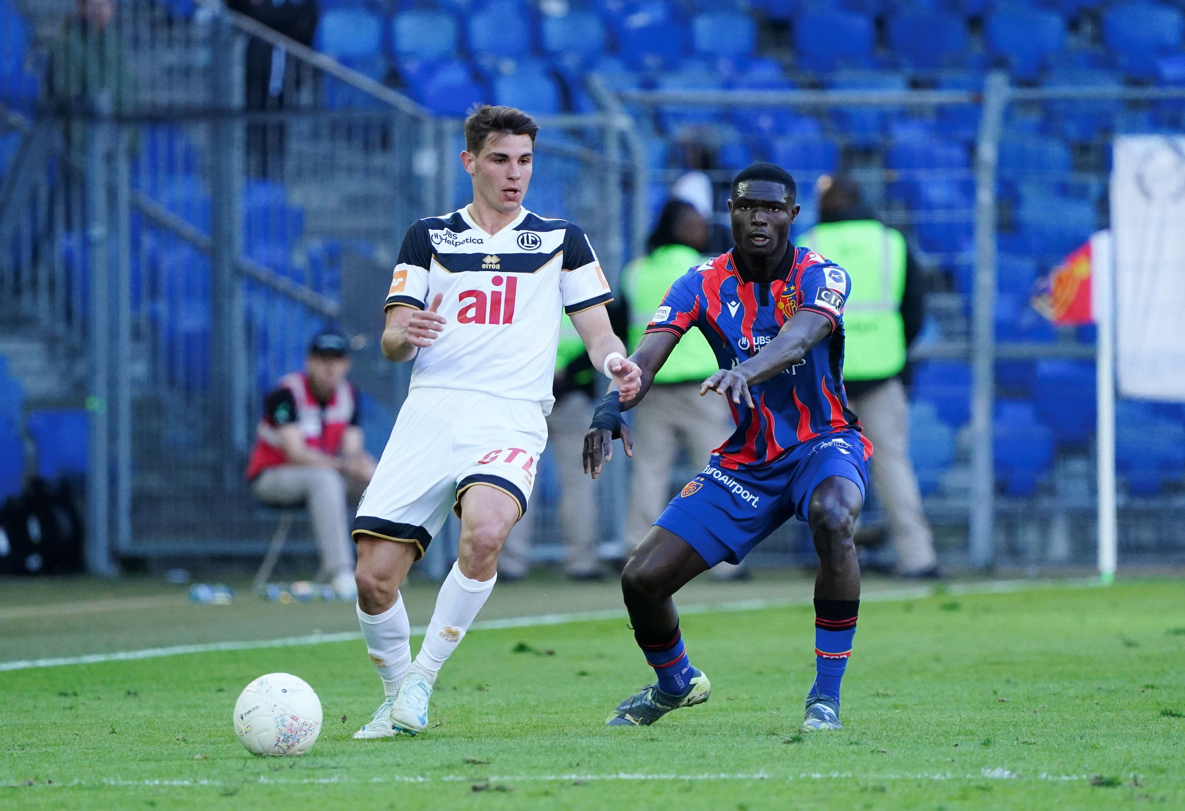 Georgios Koutsias im Duell gegen den FC Basel.