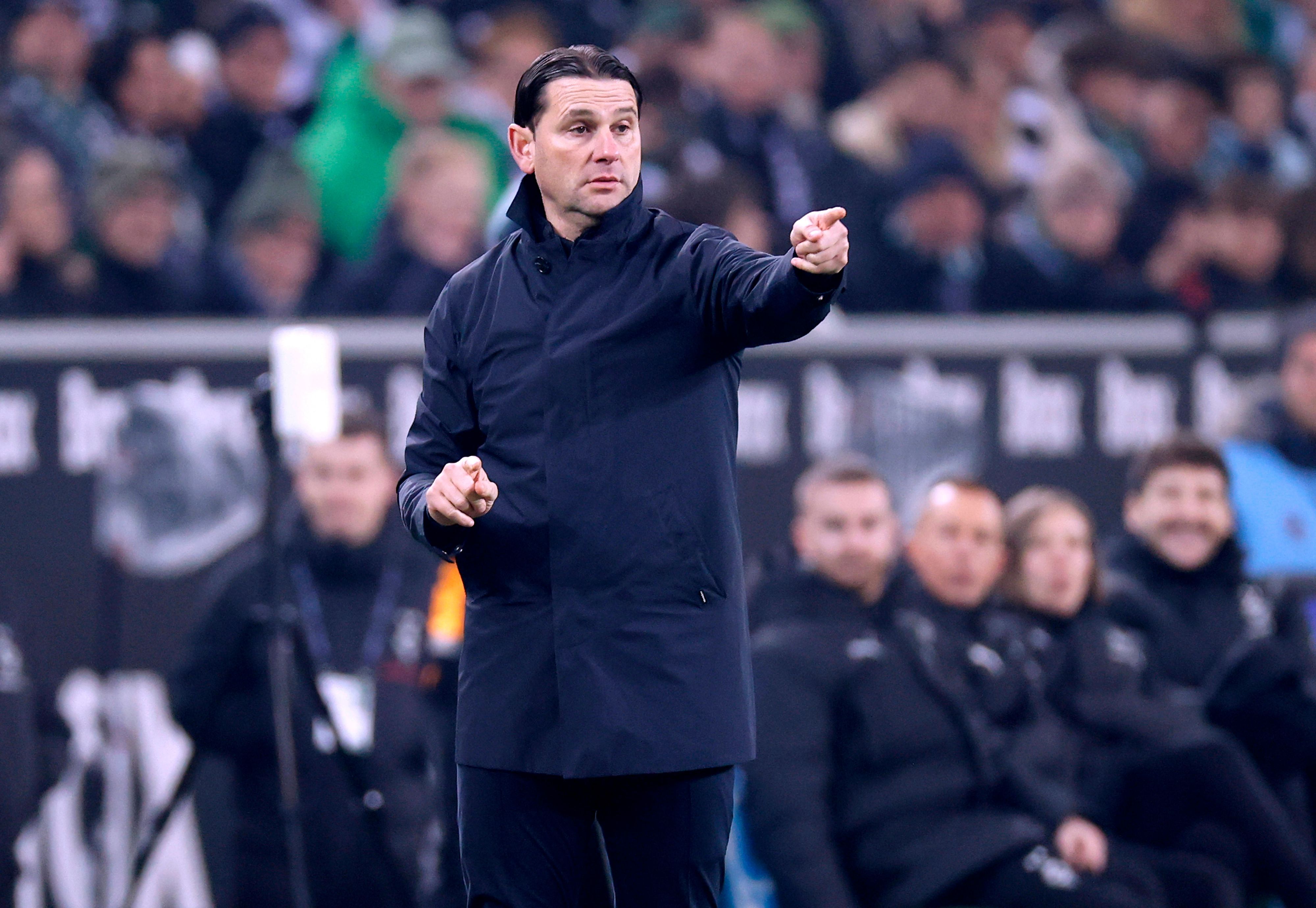 Gerardo Seoane coacht an der Seitenlinie im Spiel gegen Eintracht Frankfurt.