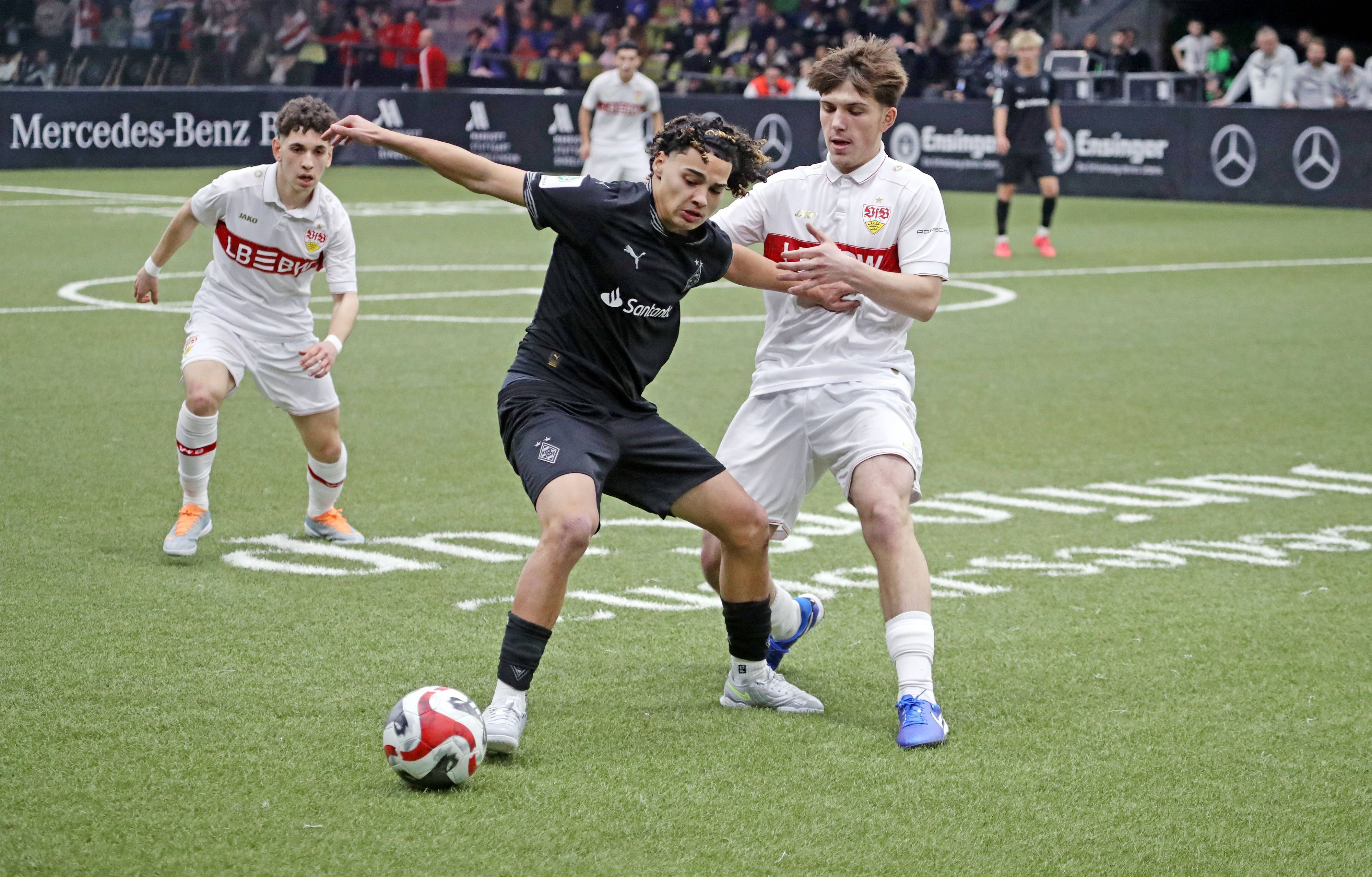 Wael Mohya im Duell gegen den VfB Stuttgart.