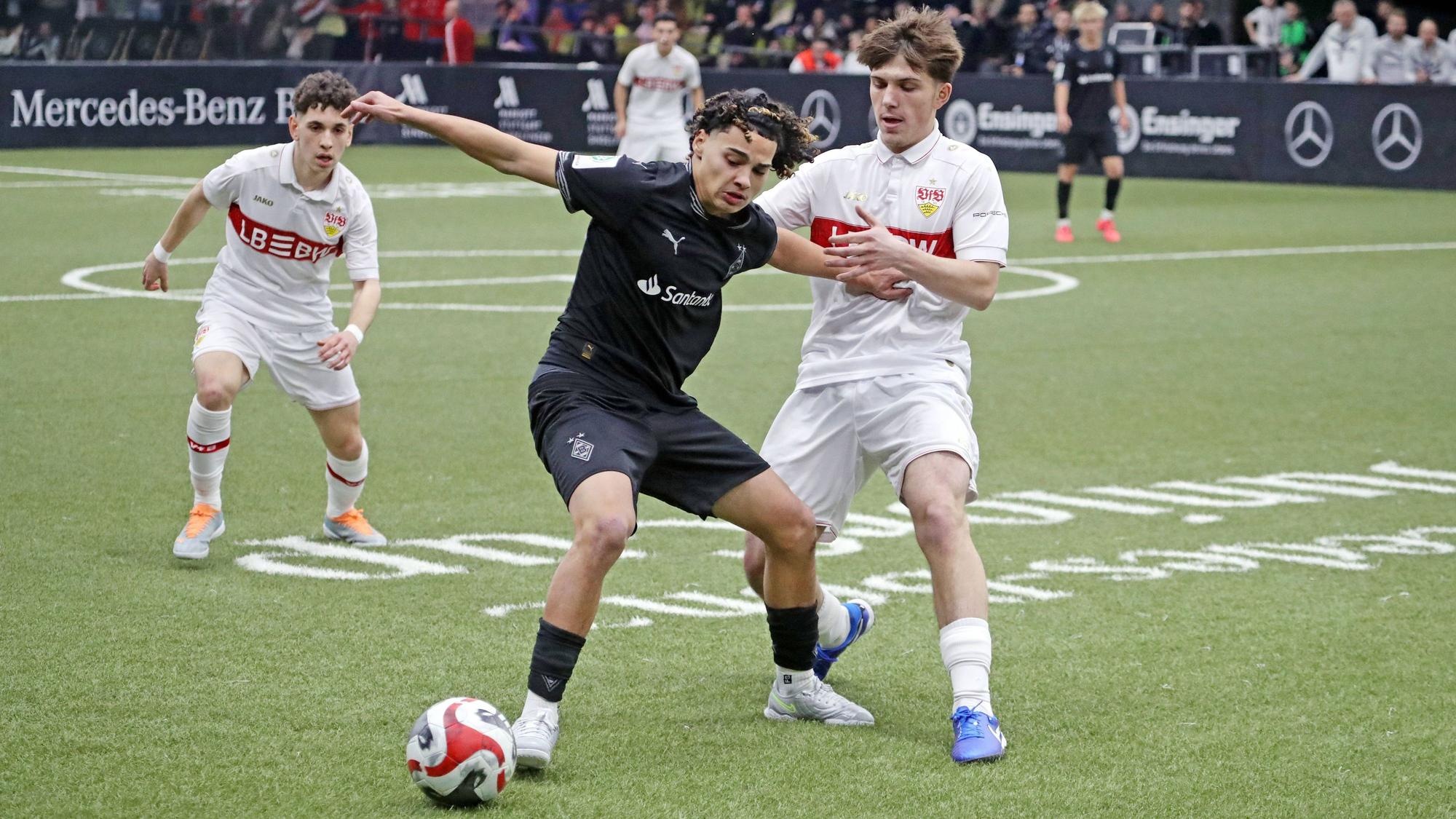 Wael Mohya im Duell gegen den VfB Stuttgart.
