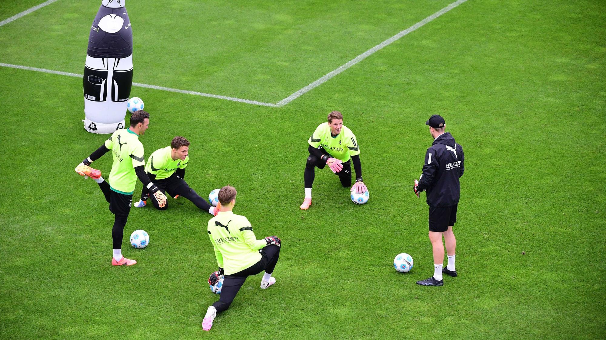 Vier Gladbach-Keeper beim Training.