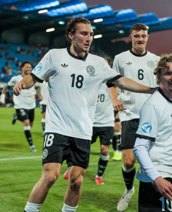 Die U21-Nationalmannschaft jubelt nach einem Tor von Nick Woltemade.