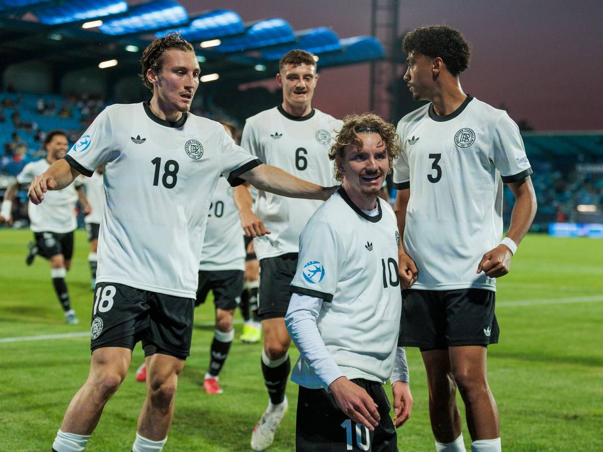Die U21-Nationalmannschaft jubelt nach einem Tor von Nick Woltemade.