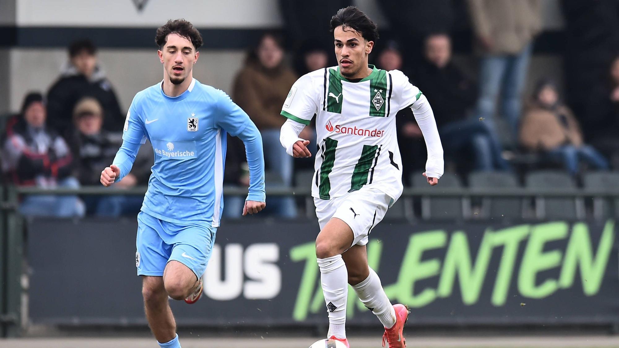 Emre Dursun im Zweikampf mit Can Armando Güner.