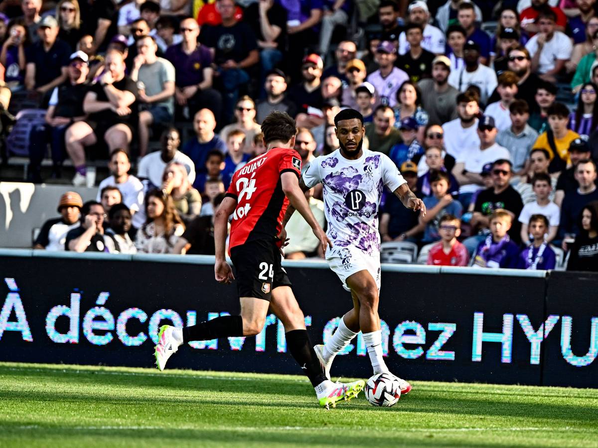 Joshua King für den FC Toulouse am Ball.