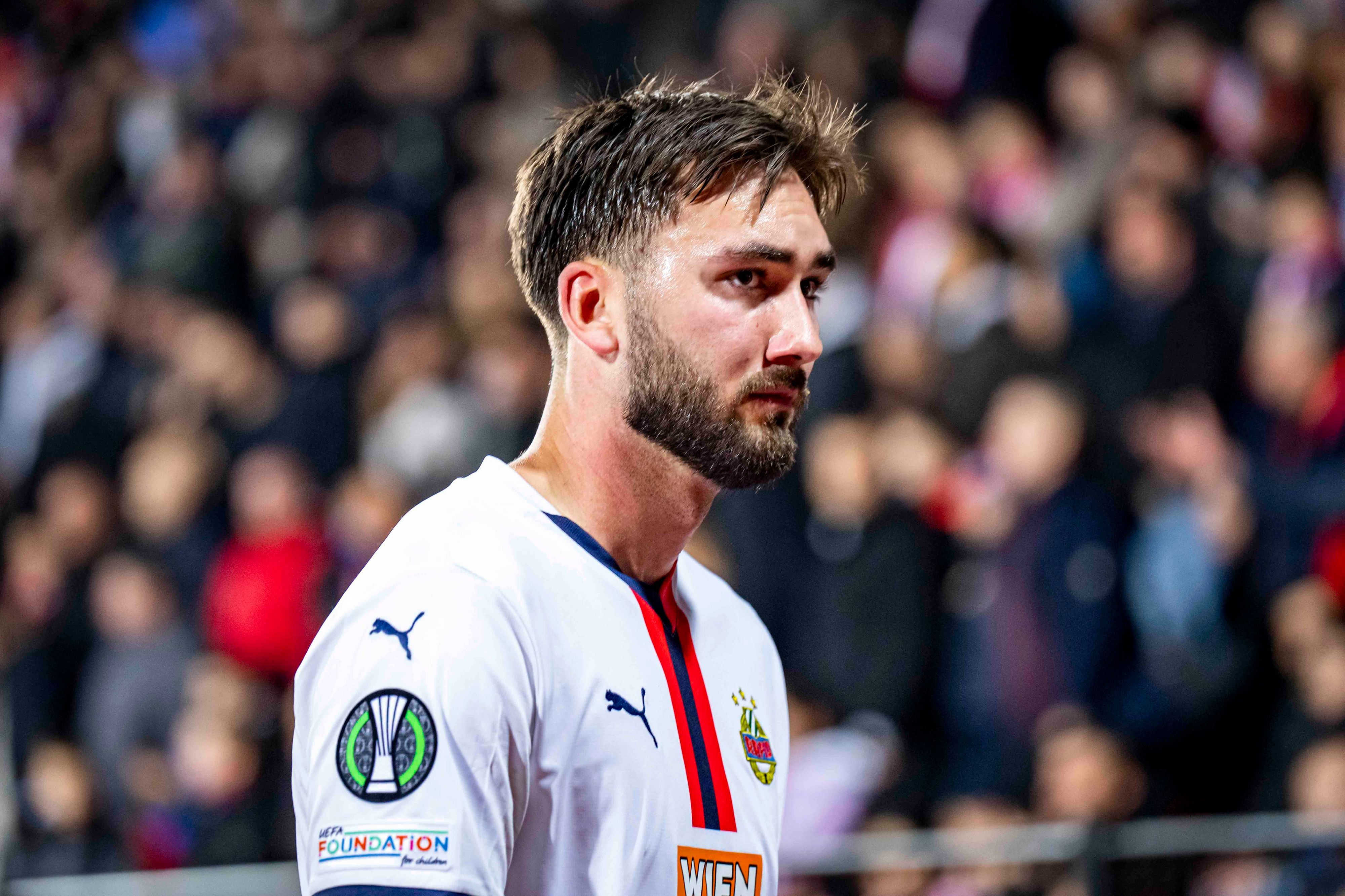 Dion Beljo im Trikot von Rapid Wien.