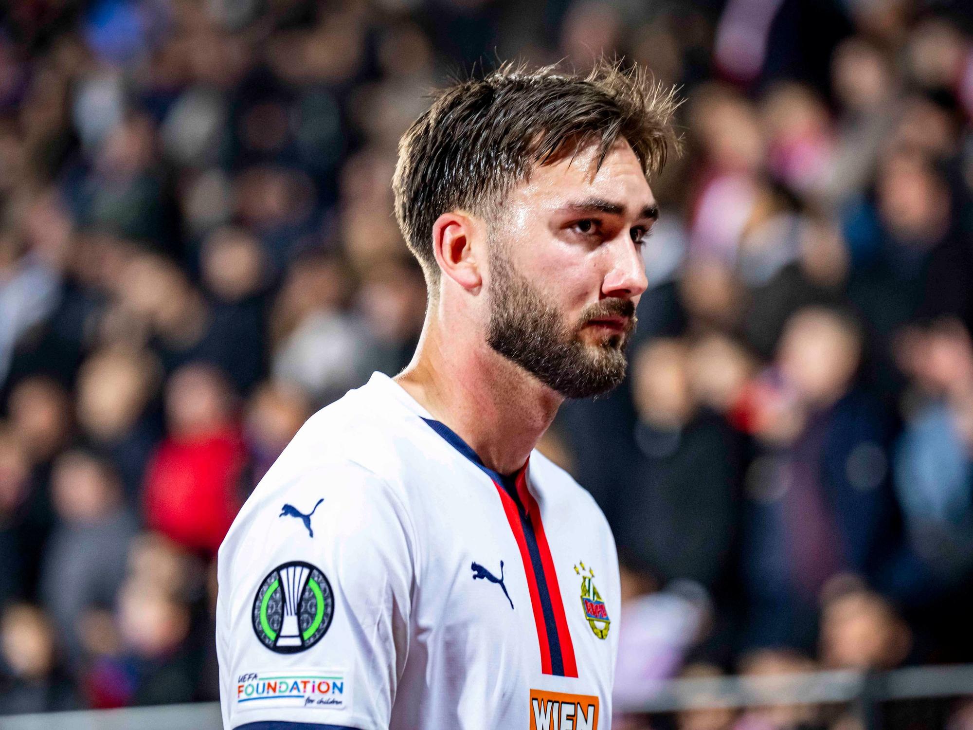 Dion Beljo im Trikot von Rapid Wien.