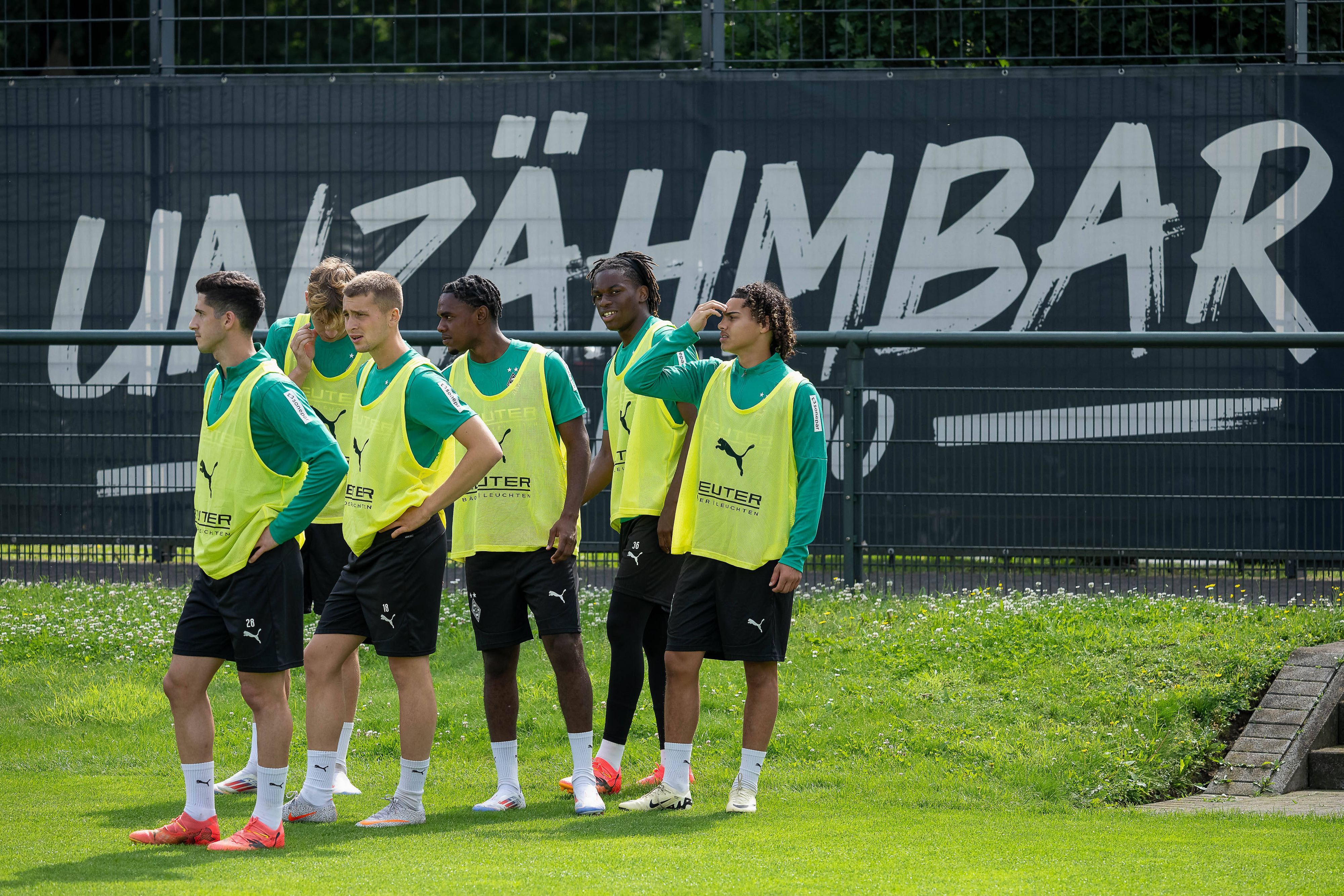 Mehrere Borussia-Talente im Profi-Training.