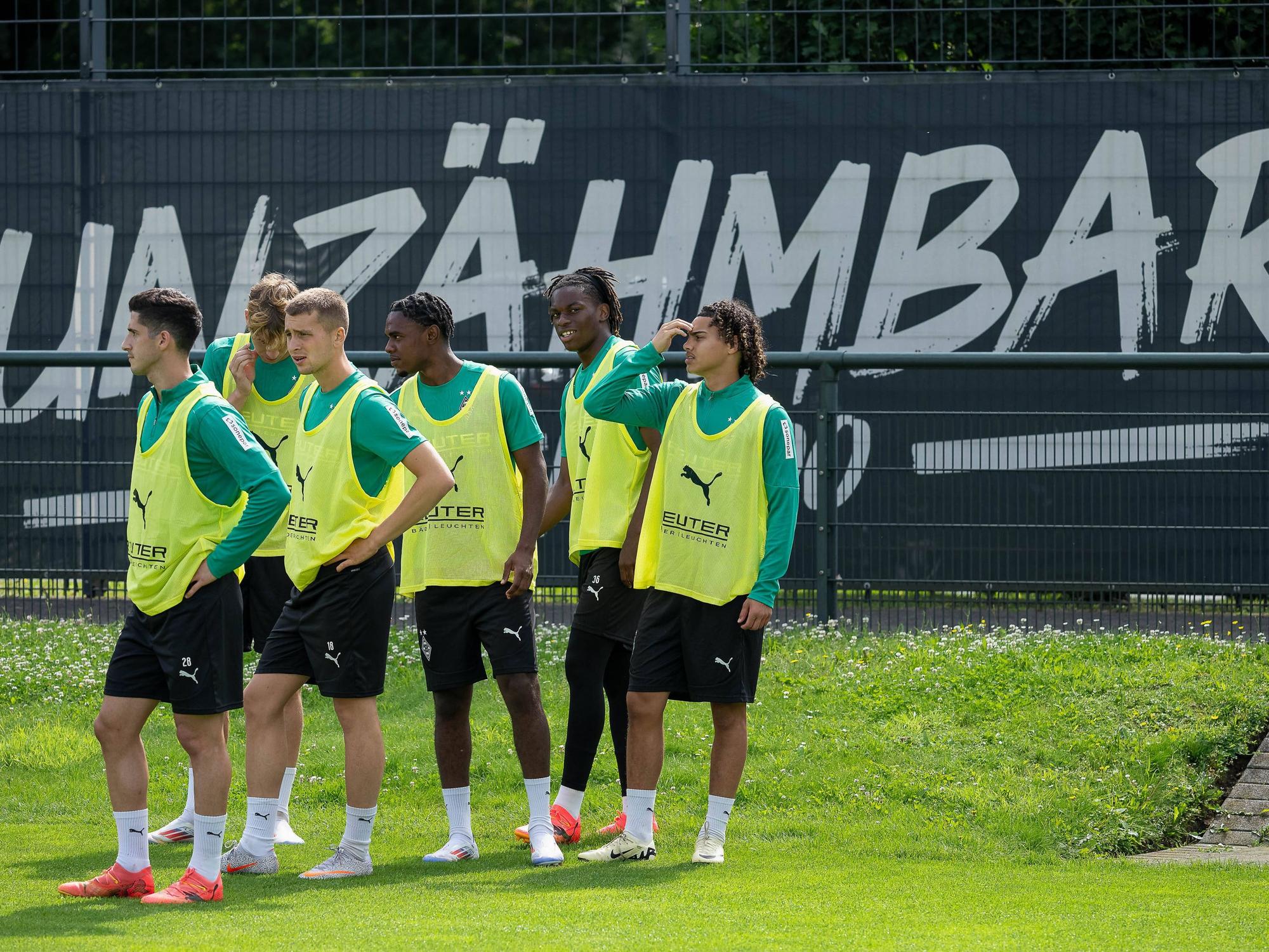 Mehrere Borussia-Talente im Profi-Training.
