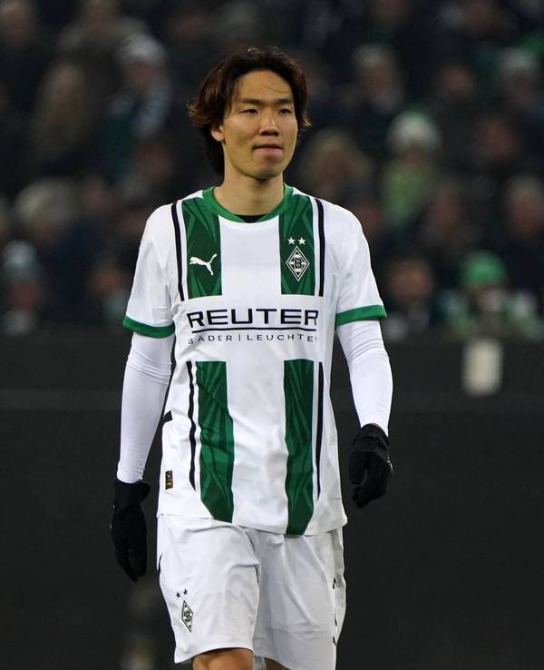 Ko Itakura auf dem Platz im Gladbach-Trikot.