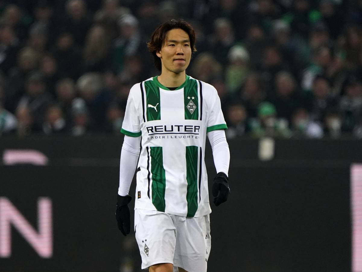 Ko Itakura auf dem Platz im Gladbach-Trikot.