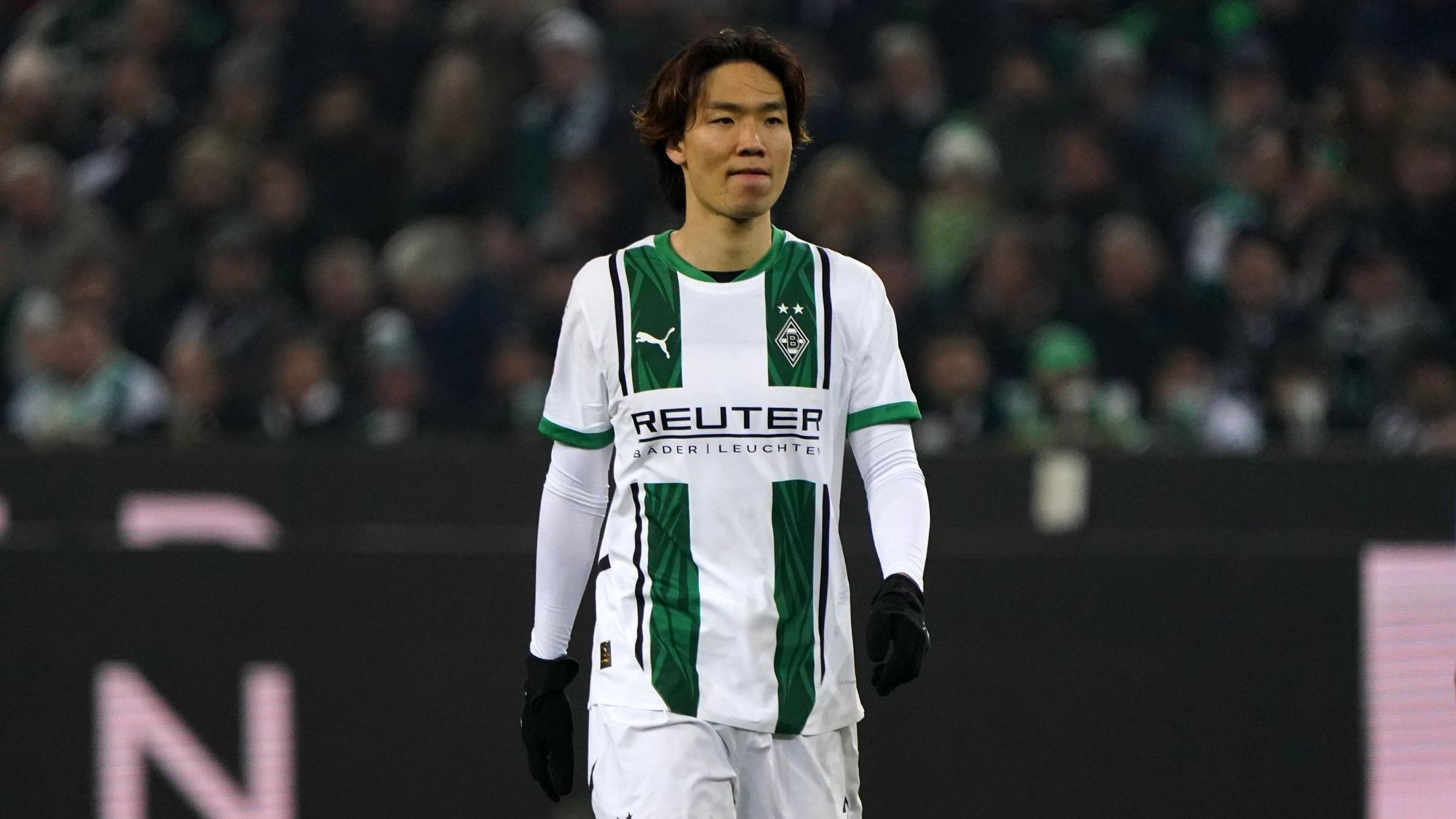 Ko Itakura auf dem Platz im Gladbach-Trikot.