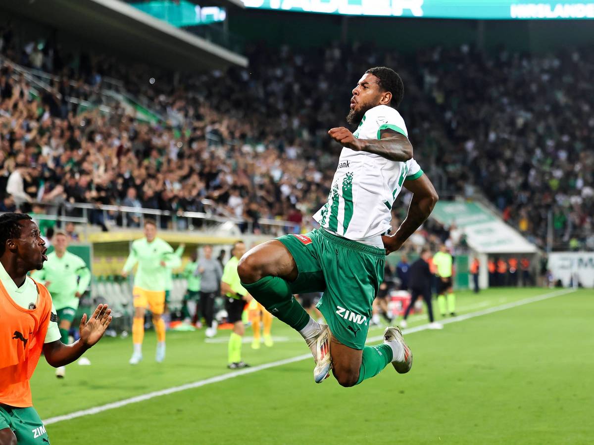Willem Geubbels springt hoch und jubelt.