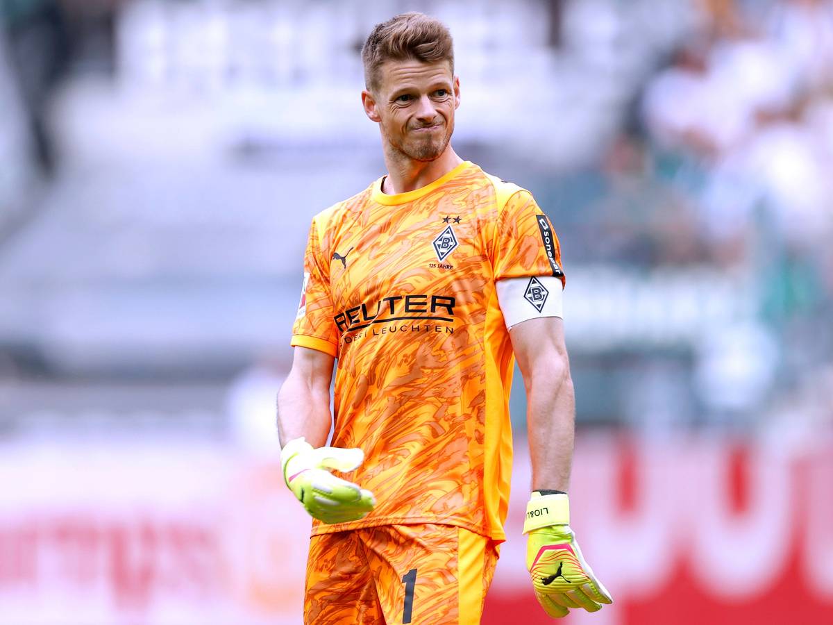 Jonas Omlin mit der Kapitänsbinde im Tor von Borussia Mönchengladbach.
