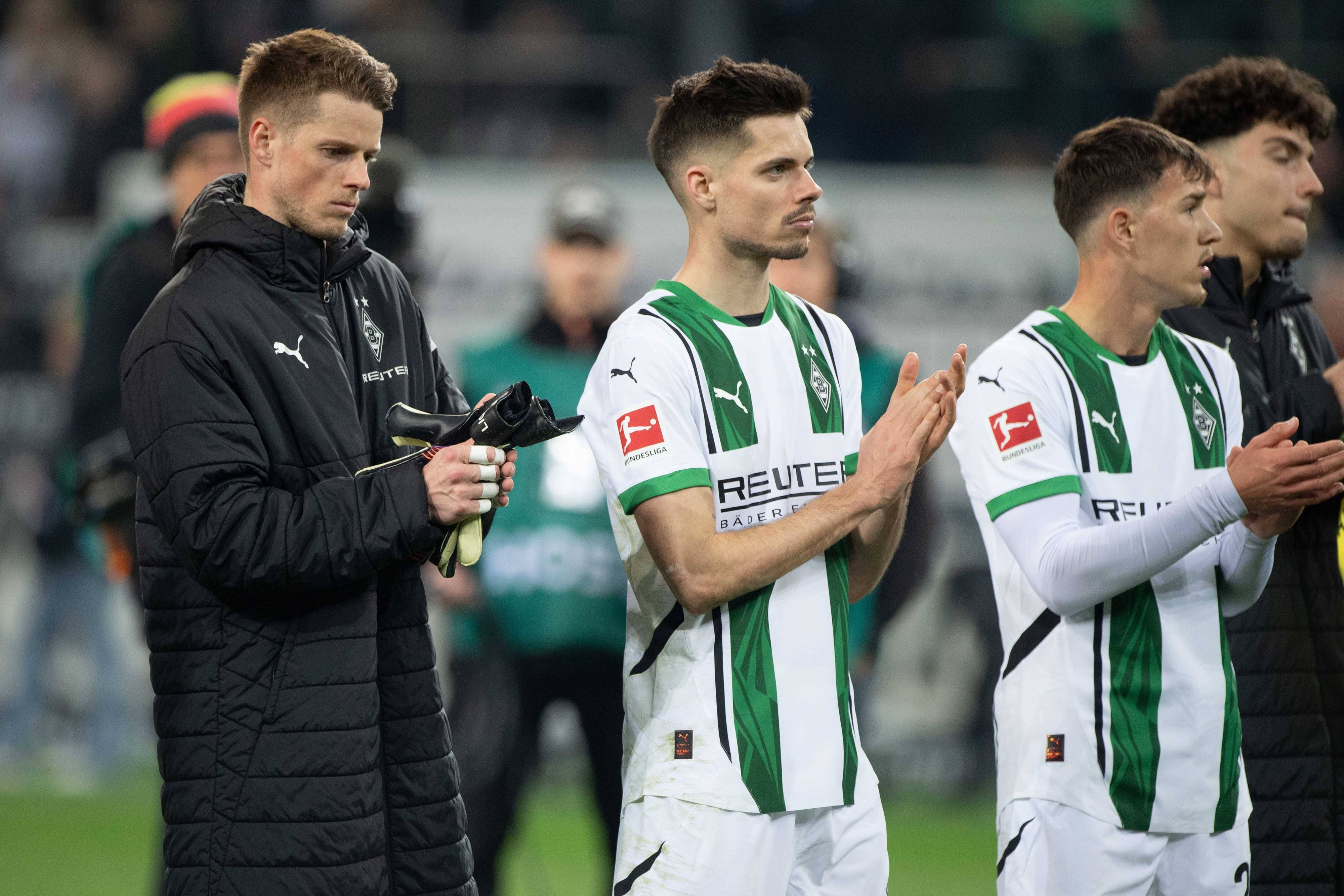 Noah Pesch steht mit Gladbach-Spielern vor der Nordkurve?