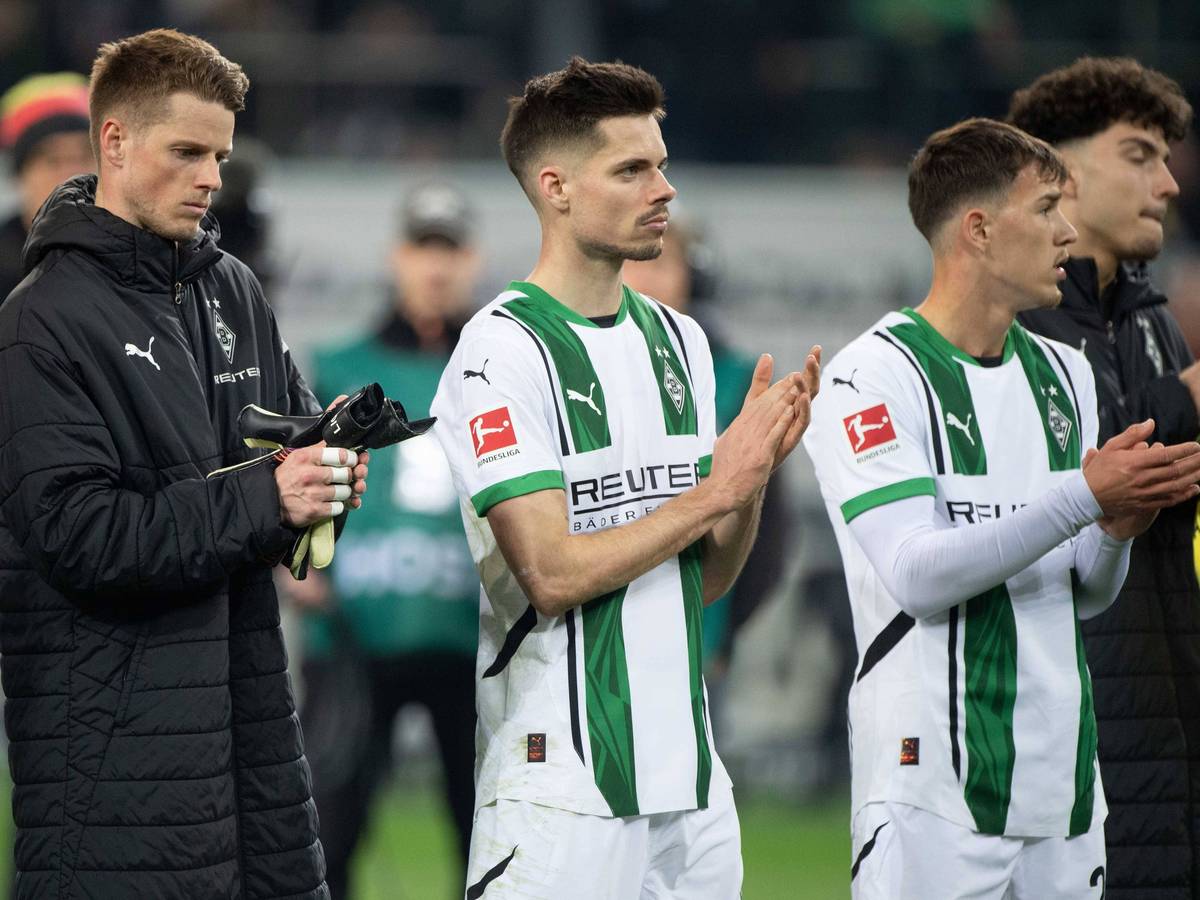 Noah Pesch steht mit Gladbach-Spielern vor der Nordkurve?