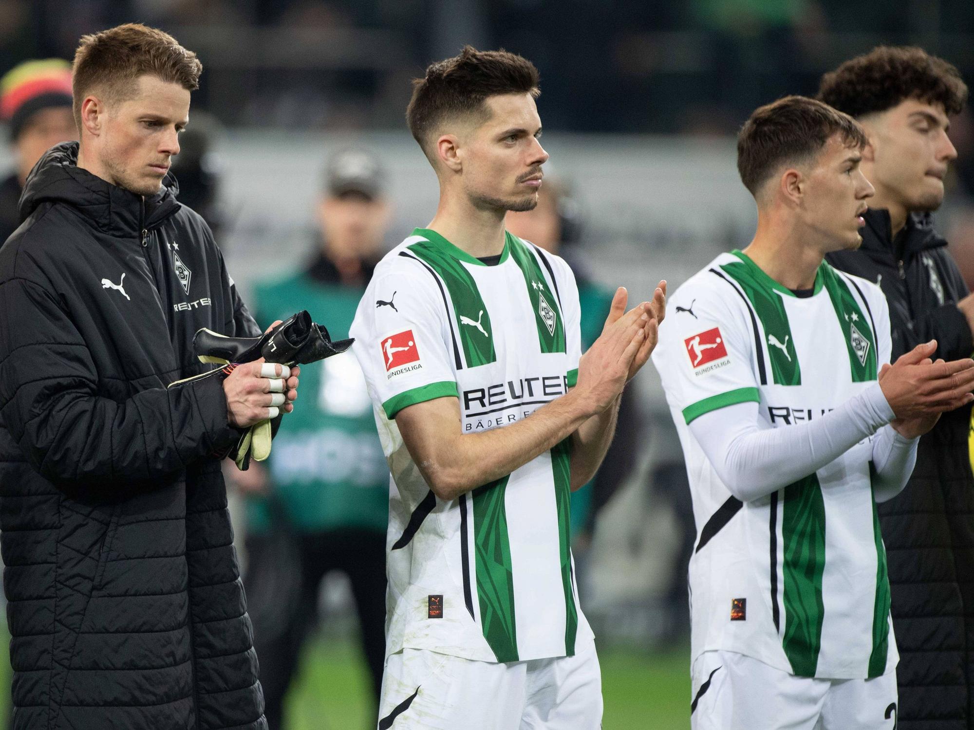 Noah Pesch steht mit Gladbach-Spielern vor der Nordkurve?
