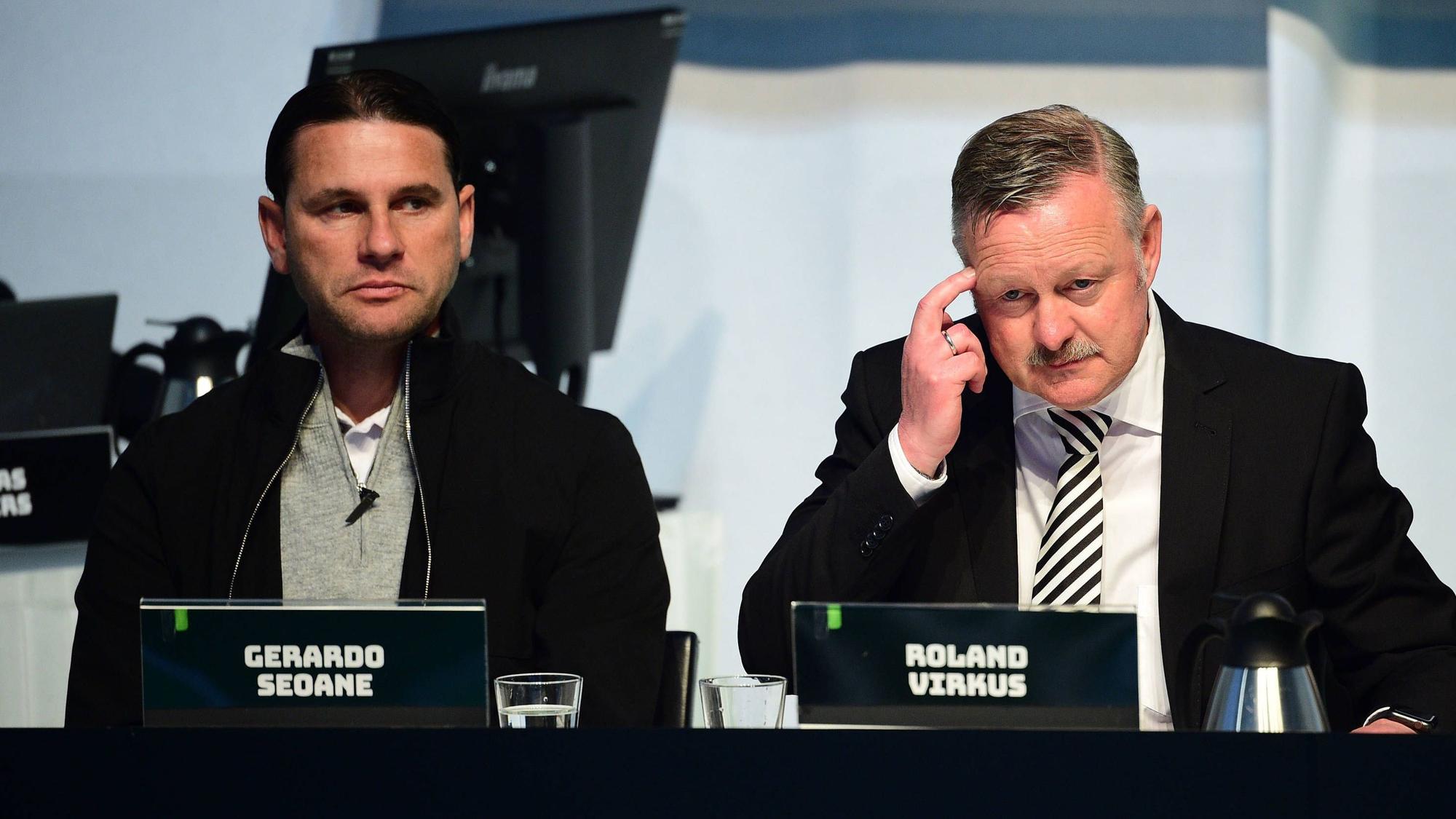 Gerardo Seoane und Roland Virkus auf der Mitgliederversammlung von Borussia Mönchengladbach.