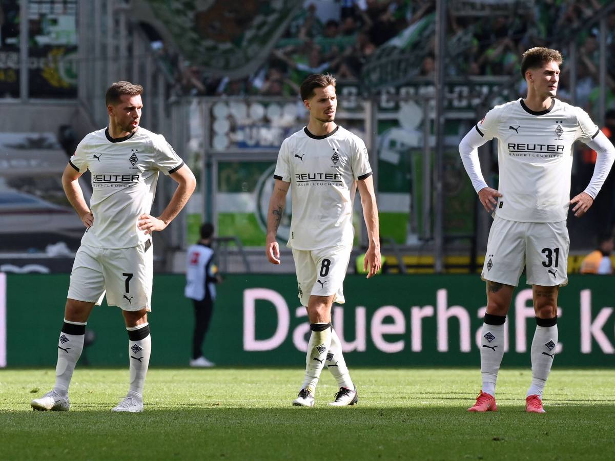 Spieler von Borussia Mönchengladbach mit dem Heimtrikot für die Saison 2025/26.