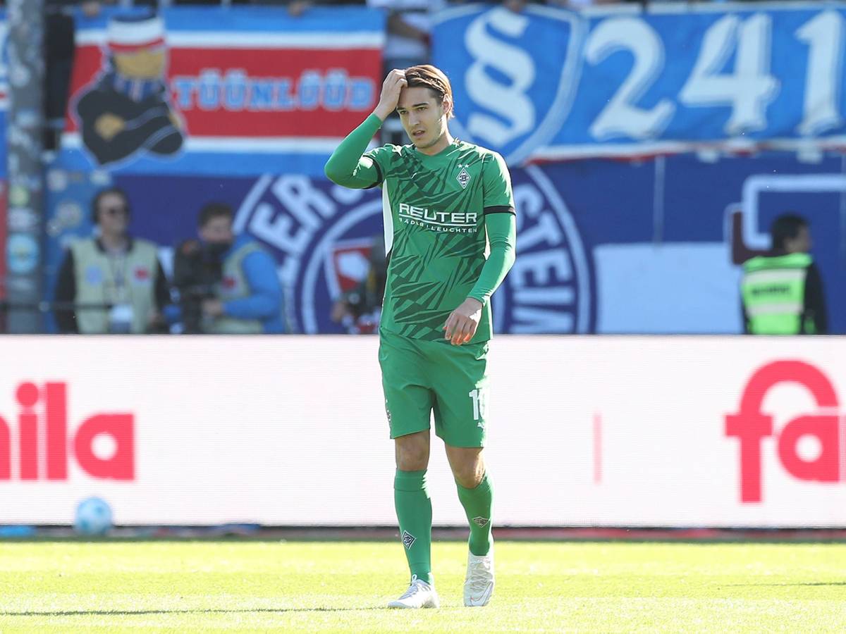 Ein frustrierter Florian Neuhaus beim Auswärtsspiel von Borussia Mönchengladbach in Holstein Kiel.