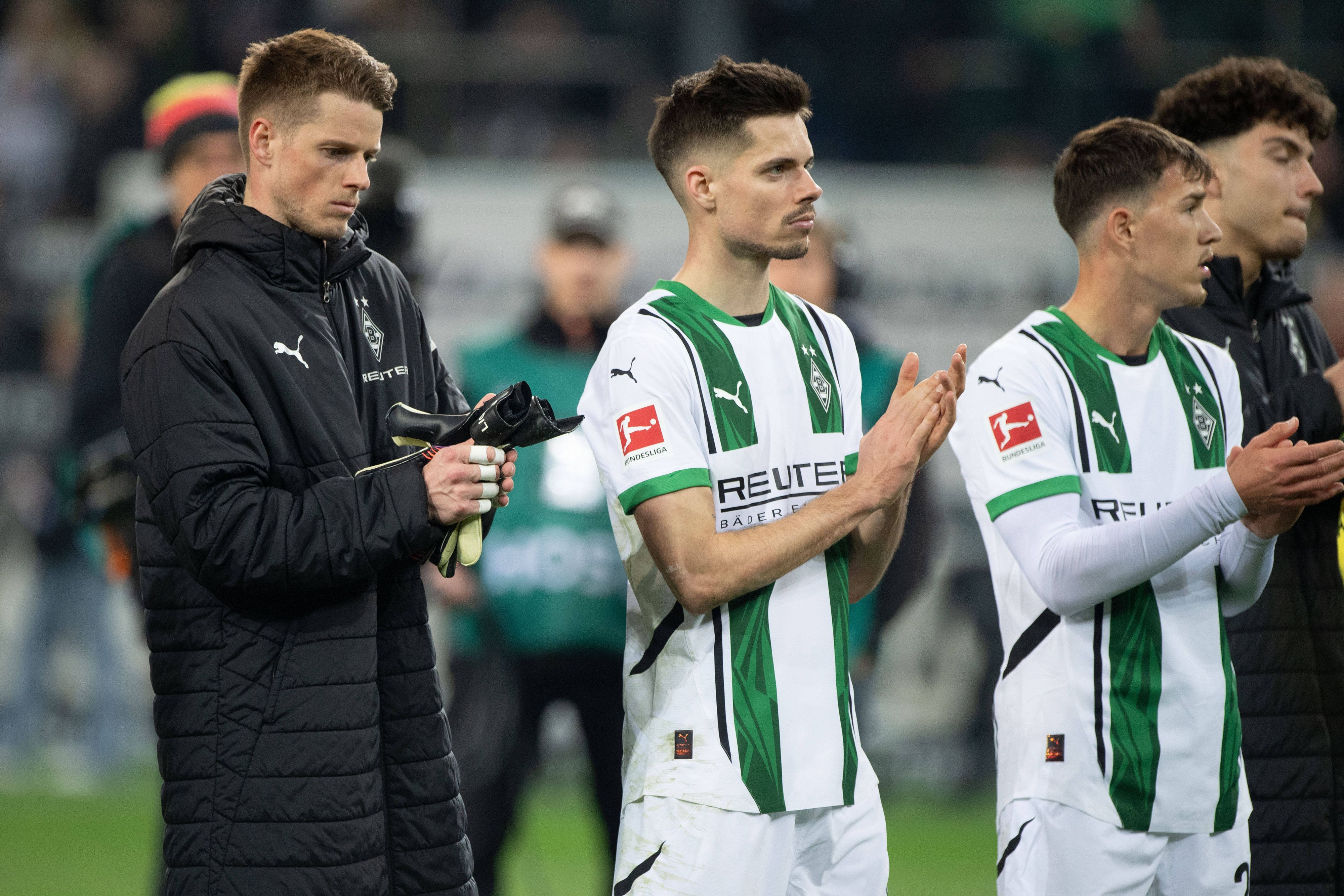 Profis von Borussia Mönchengladbach bei den Fans.