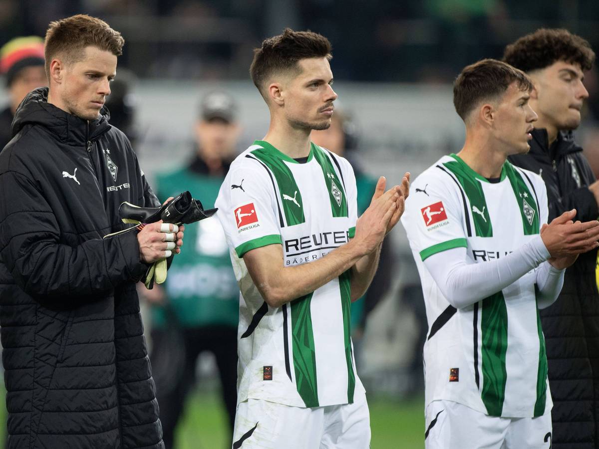 Profis von Borussia Mönchengladbach bei den Fans.
