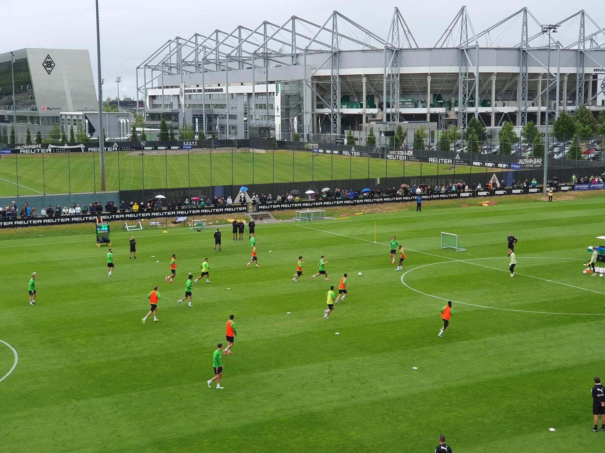 Die Spieler von Borussia Mönchengladbach beim Training.