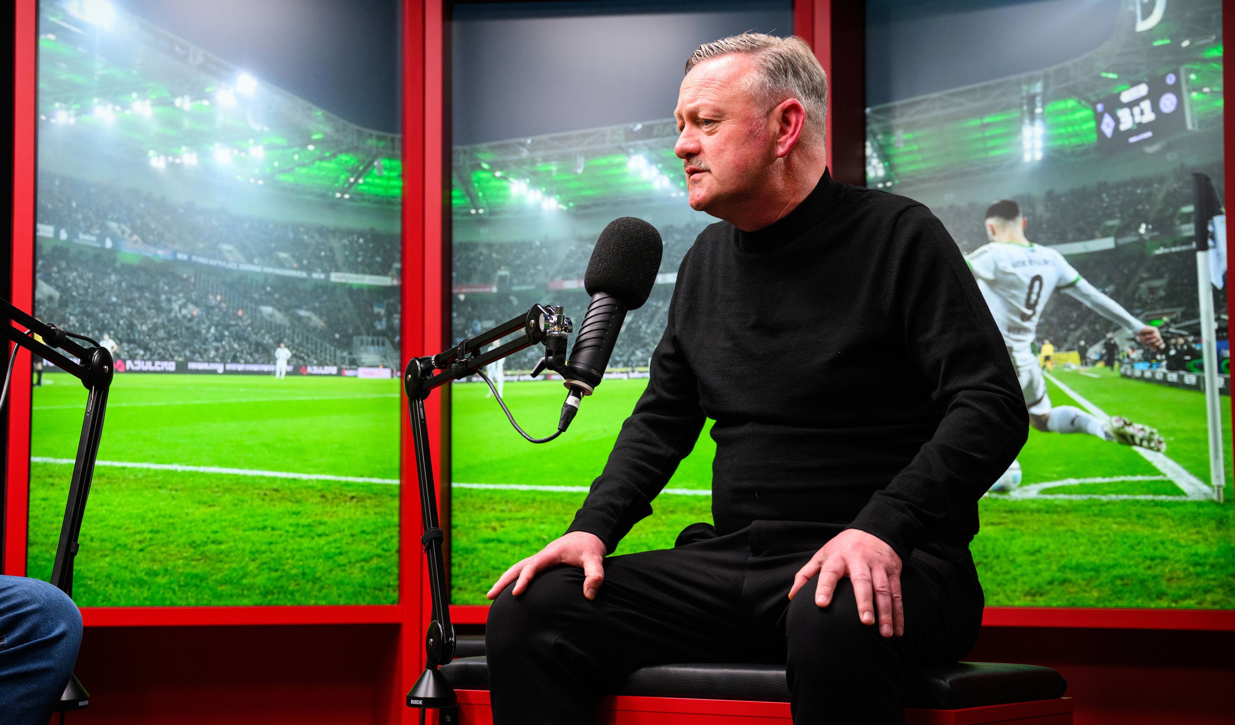 Roland Virkus bei einem Kicker-Gespräch.