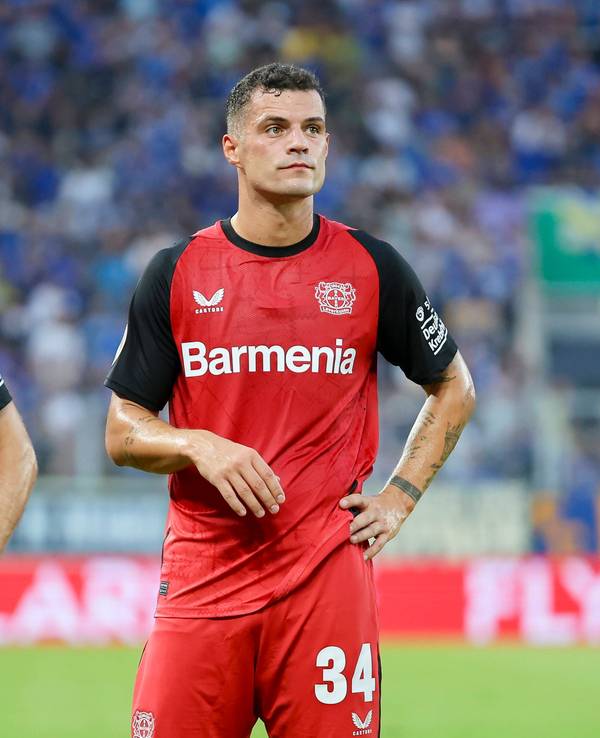 Jonas Hofmann und Granit Xhaka im Leverkusen-Trikot.