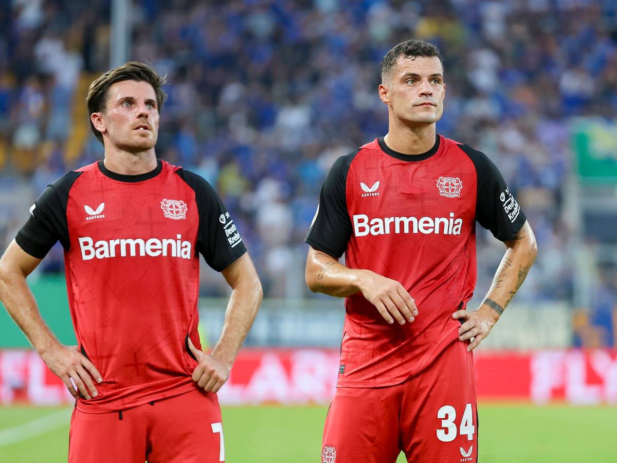Jonas Hofmann und Granit Xhaka im Leverkusen-Trikot.