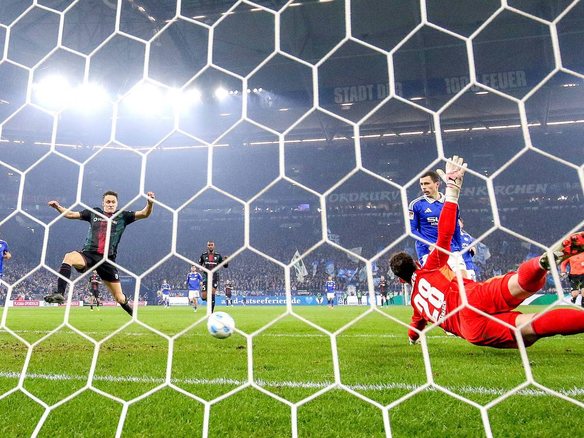 Martijn Kaars muss im Trikot des 1. FC Magdeburg nur noch einschieben.