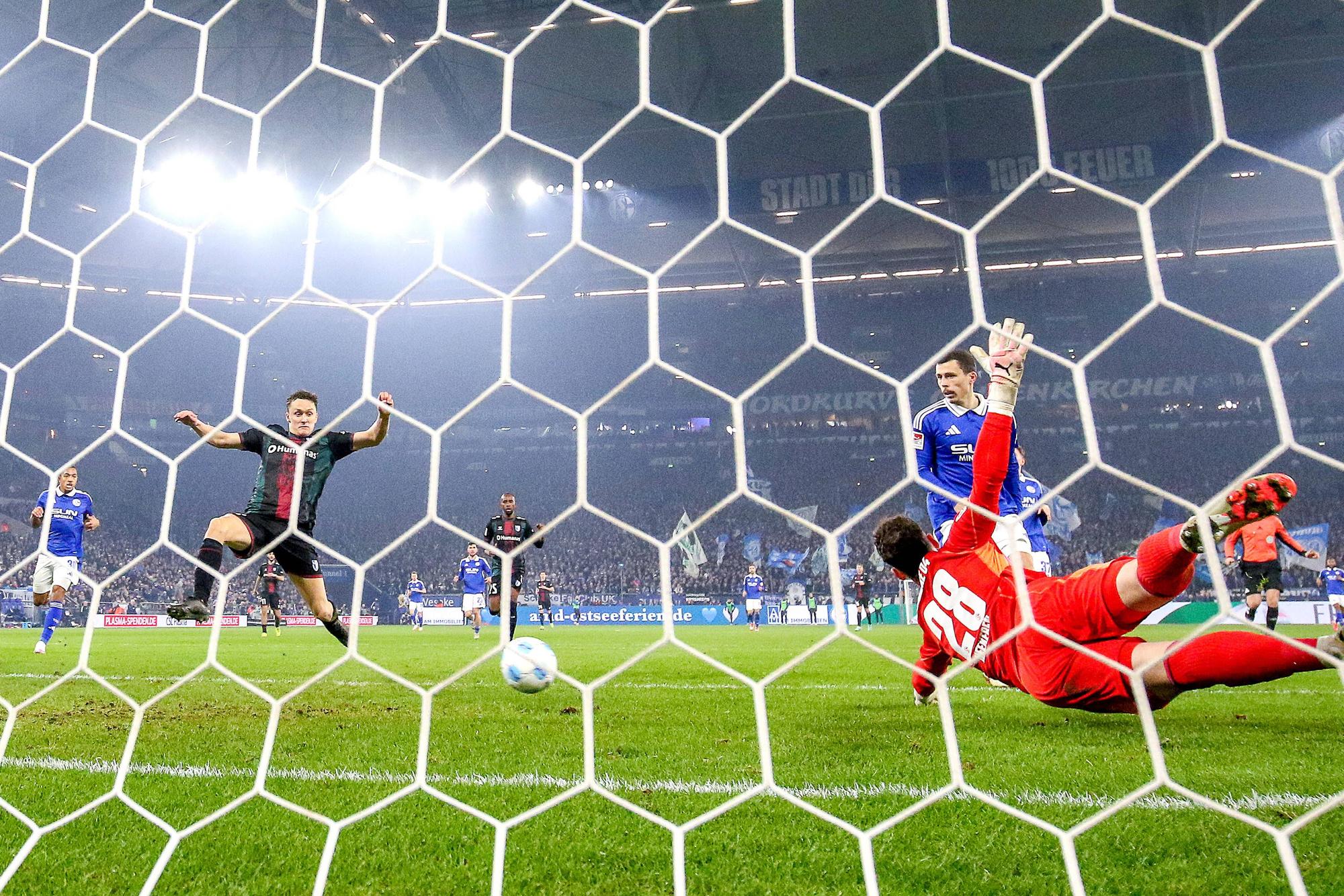 Martijn Kaars muss im Trikot des 1. FC Magdeburg nur noch einschieben.
