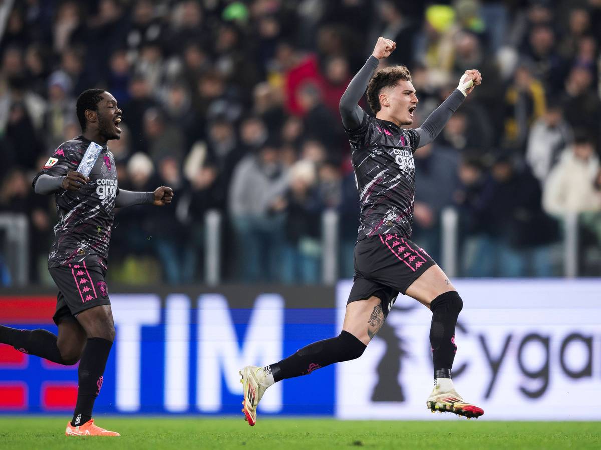 Sebastiano Esposito feiert einen Treffer im Spiel von Empoli bei Juventus