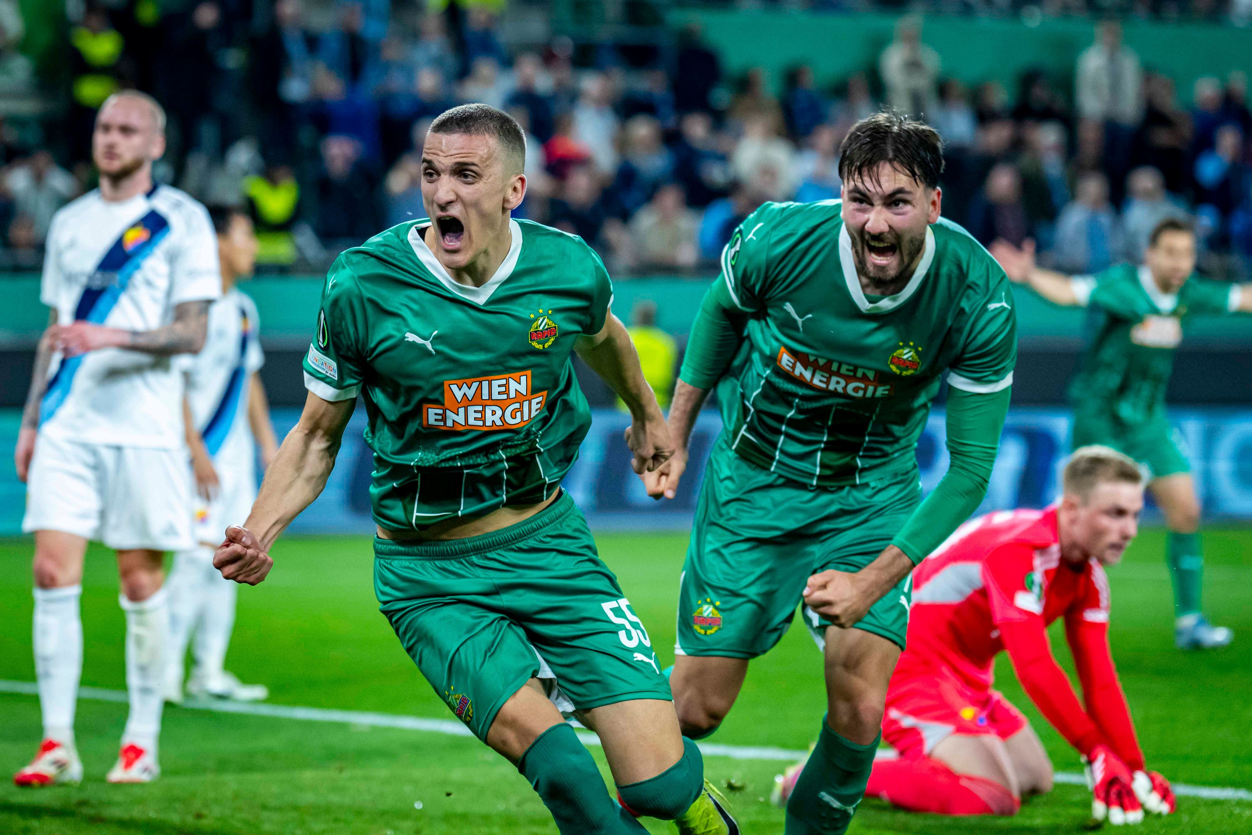 Nenad Cvetkovic und Dion Beljo jubeln.