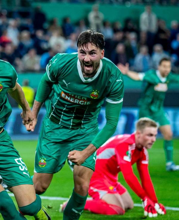Nenad Cvetkovic und Dion Beljo jubeln.
