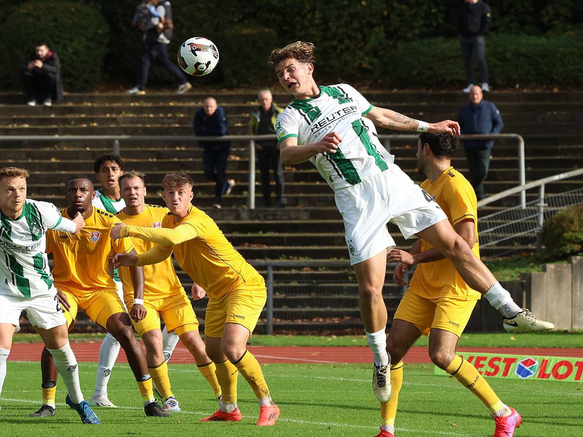 Jonathan Foss beim Kopfball.