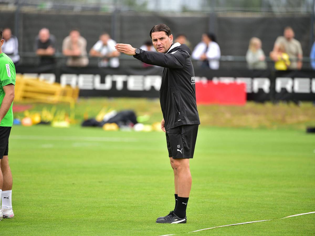 Kevin Stöger im Training neben Gerardo Seoane.