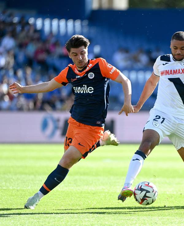 Spieler von Montpellier Herault SC im Zweikampf mit Le Havre Athletic.