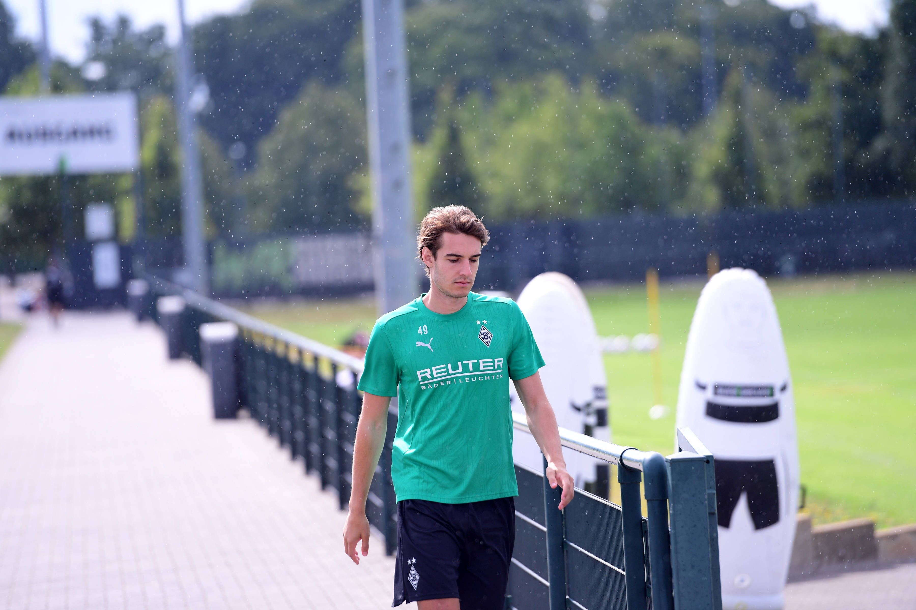 Florian Neuhaus Gladbach auf dem Weg zu einer Besprechung der U23 vor Abfahrt ins Trainingslager.
