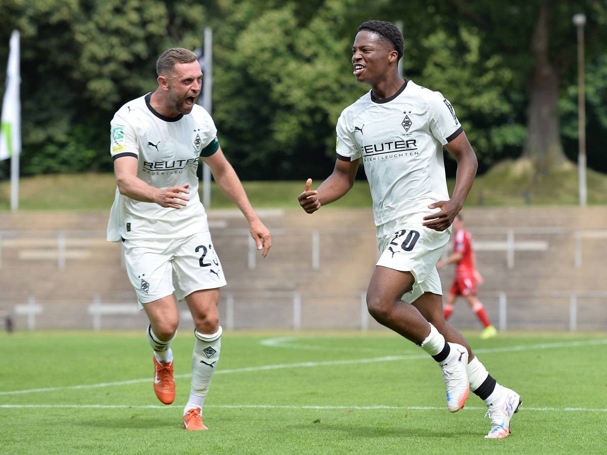 Josiah Uwakhonye bejubelt den Siegtreffer für die Gladbach-U23 gegen Fortuna Düsseldorf II.