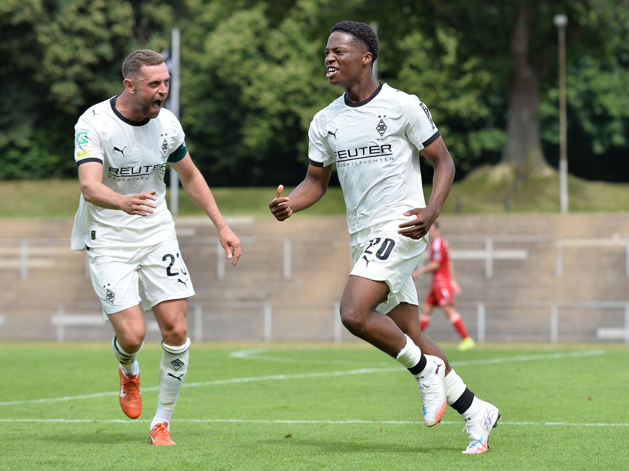 Josiah Uwakhonye bejubelt den Siegtreffer für die Gladbach-U23 gegen Fortuna Düsseldorf II.