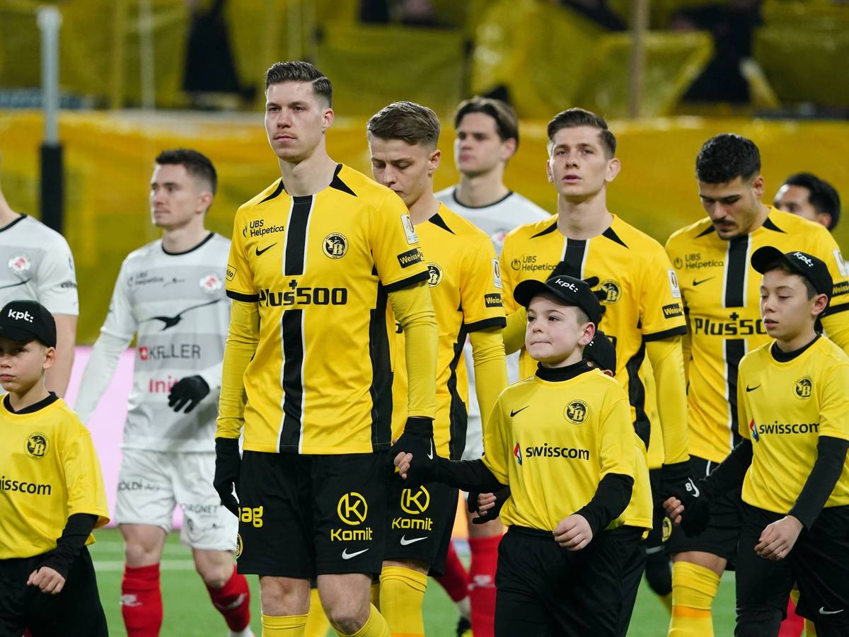 Spieler von Young Boys Bern beim Einlaufen.