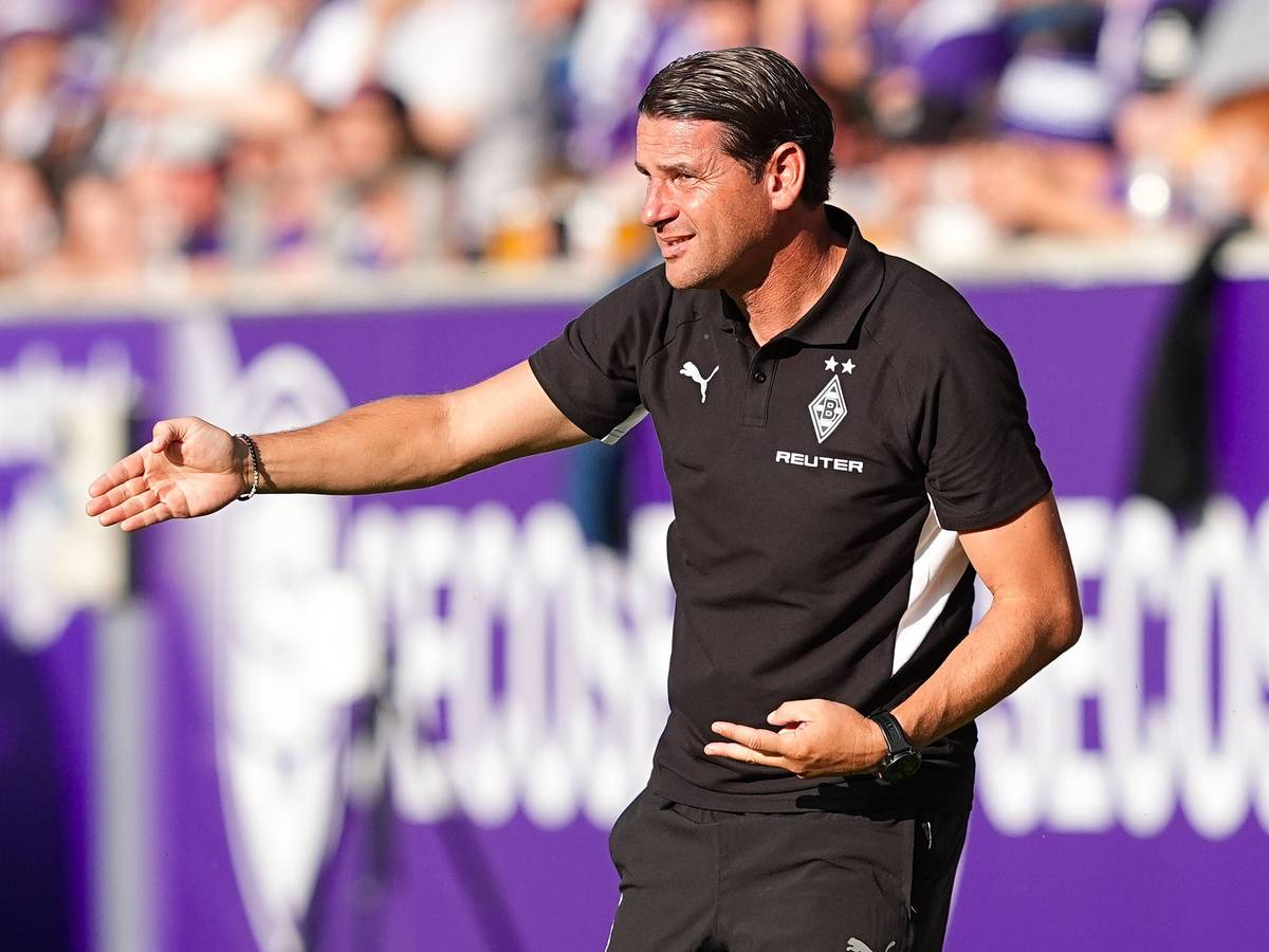 Gerardo Seoane gibt seinen Spielern an der Seitenlinie Anweisungen.