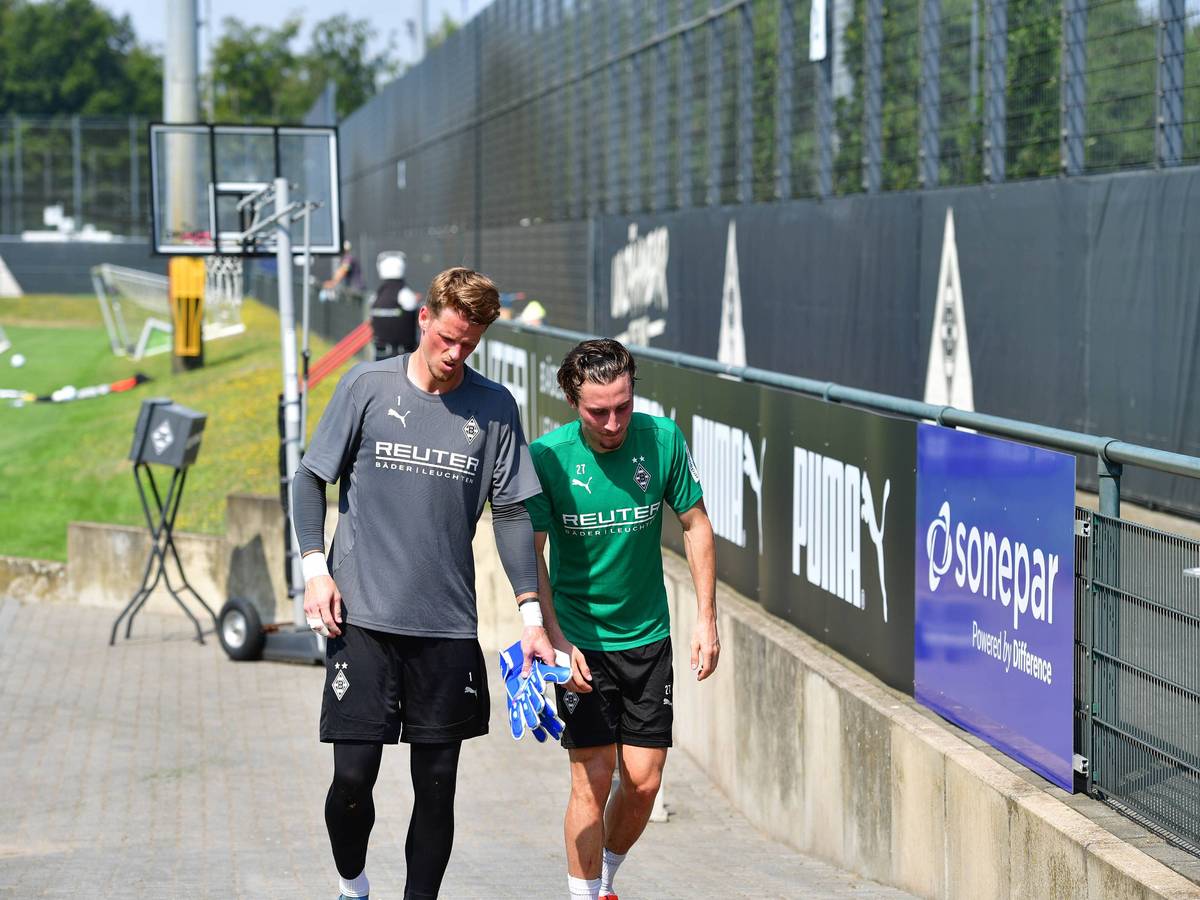 Jonas Omlin und Rocco Reitz im Trainingslager 2024.
