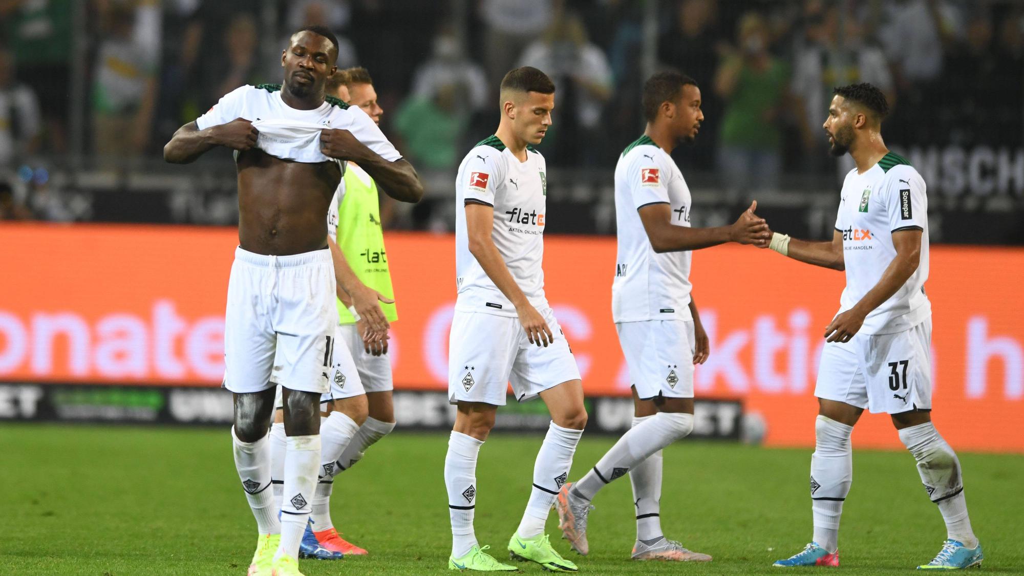 Spieler von Borussia Mönchengladbach nach Schlusspfiff.