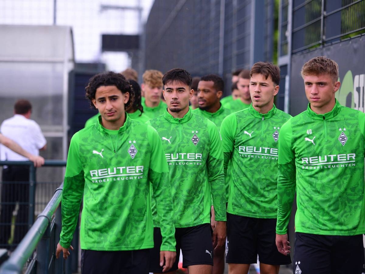 Spieler von Borussia Mönchengladbach auf dem Trainingsplatz.